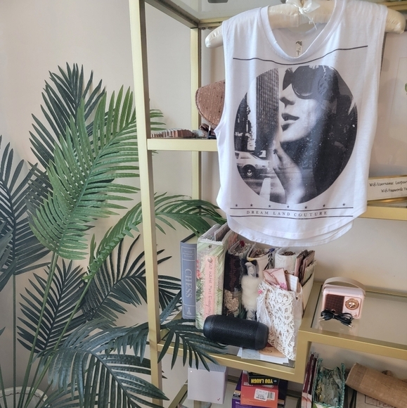 NYC Fashion 90s Muscle Tee - Size Small - Picture 3 of 4